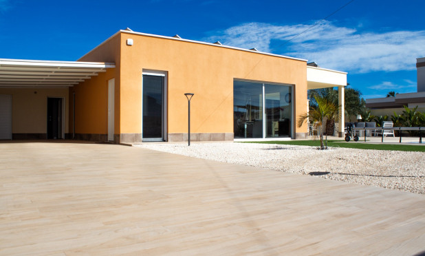 Resale - Semi-detached villa - Torrevieja - La Siesta - El Salado -  Torreta