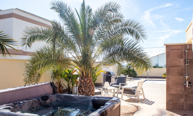 Resale - Semi-detached villa - Torrevieja - La Siesta - El Salado -  Torreta