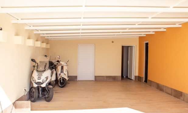 Resale - Semi-detached villa - Torrevieja - La Siesta - El Salado -  Torreta