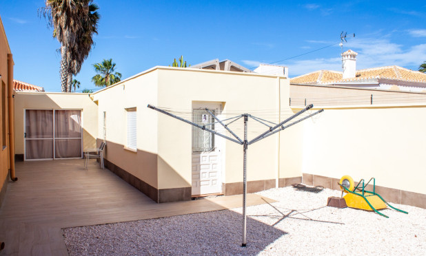 Resale - Semi-detached villa - Torrevieja - La Siesta - El Salado -  Torreta