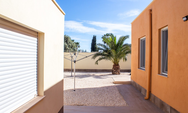 Resale - Semi-detached villa - Torrevieja - La Siesta - El Salado -  Torreta