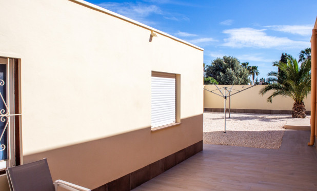 Resale - Semi-detached villa - Torrevieja - La Siesta - El Salado -  Torreta