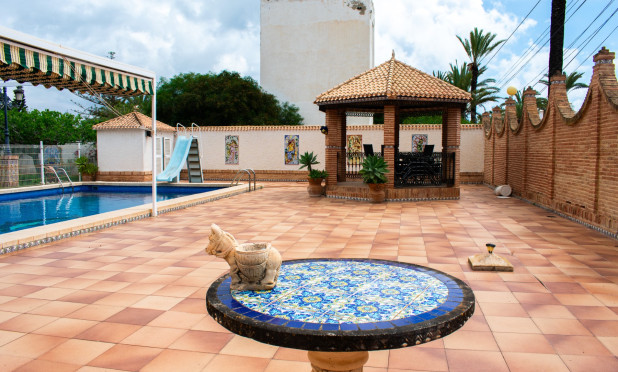 Resale - Villa - Orihuela Costa - MUY CERCA DE LA PLAYA