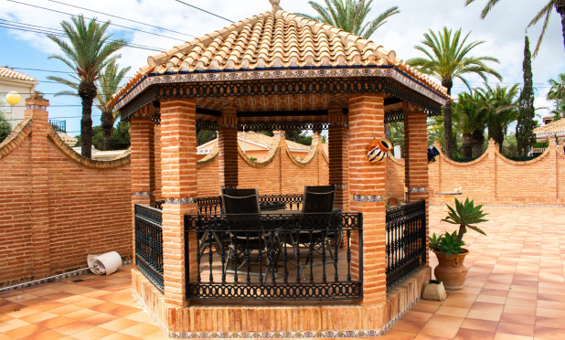 Resale - Villa - Orihuela Costa - MUY CERCA DE LA PLAYA