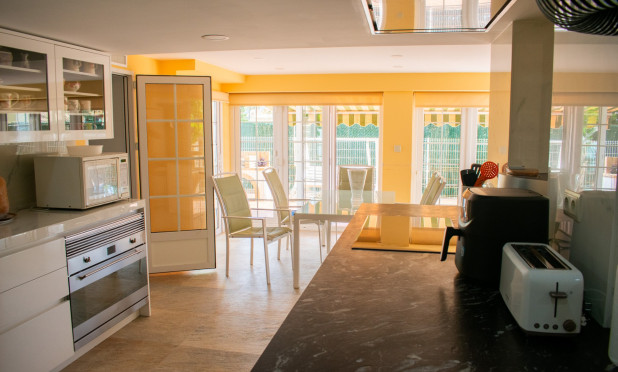 Resale - Villa - Orihuela Costa - MUY CERCA DE LA PLAYA