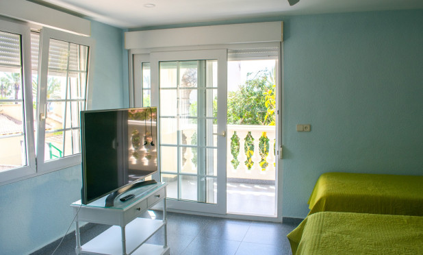 Resale - Villa - Orihuela Costa - MUY CERCA DE LA PLAYA
