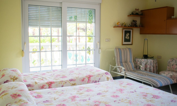 Resale - Villa - Orihuela Costa - MUY CERCA DE LA PLAYA