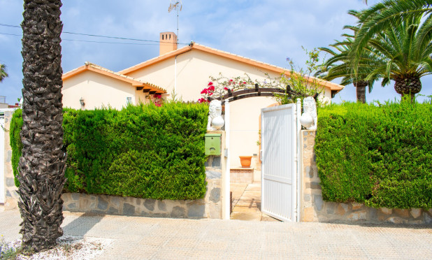 Resale - Villa - Orihuela Costa - Cabo Roig *