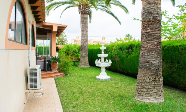 Resale - Villa - Orihuela Costa - Cabo Roig *