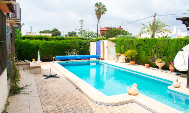 Resale - Villa - Orihuela Costa - Cabo Roig *