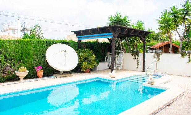 Resale - Villa - Orihuela Costa - Cabo Roig *