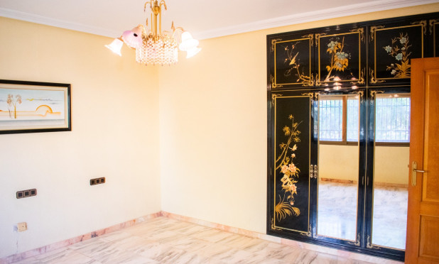 Resale - Villa - Llano de brujas