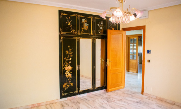 Resale - Villa - Llano de brujas