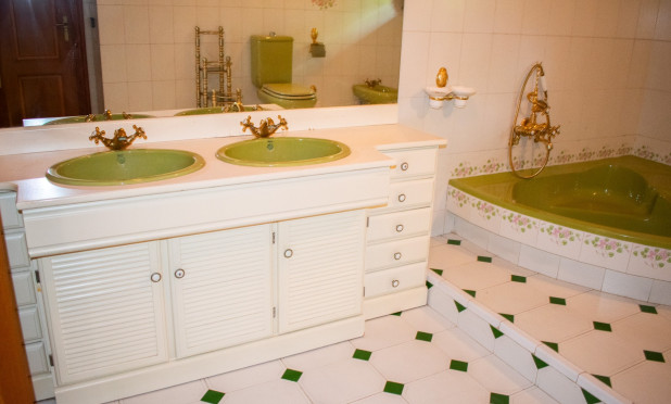 Resale - Villa - Llano de brujas