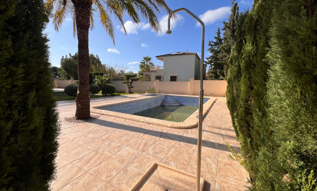 Resale - Villa - Orihuela Costa