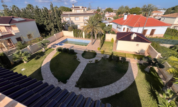 Resale - Villa - Orihuela Costa