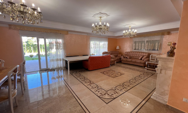 Resale - Villa - Orihuela Costa