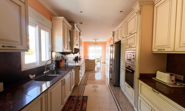 Resale - Villa - Orihuela Costa