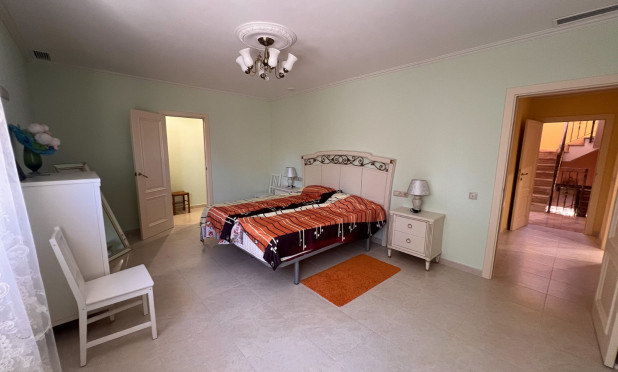 Resale - Villa - Orihuela Costa