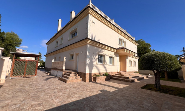 Resale - Villa - Orihuela Costa