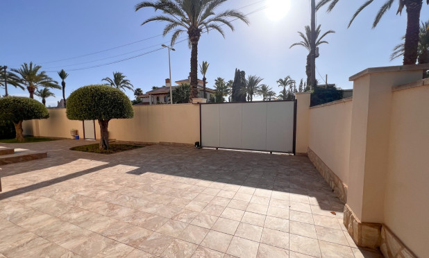 Resale - Villa - Orihuela Costa