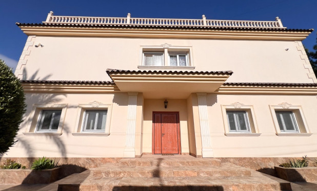 Resale - Villa - Orihuela Costa