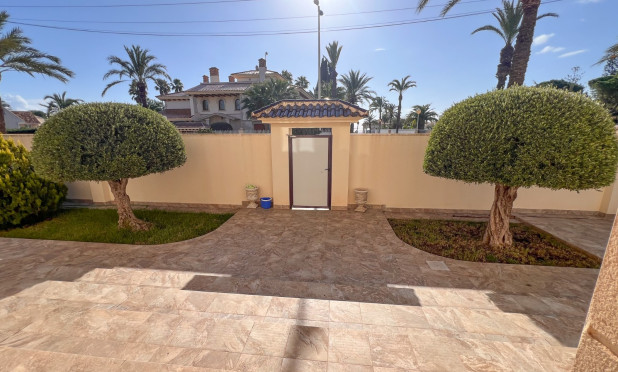 Resale - Villa - Orihuela Costa