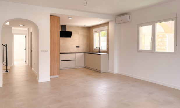 Resale - Semi-detached villa - El Campello - Pueblo Acantilado - Venta Lanuza