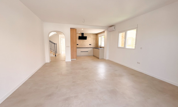Resale - Semi-detached villa - El Campello - Pueblo Acantilado - Venta Lanuza