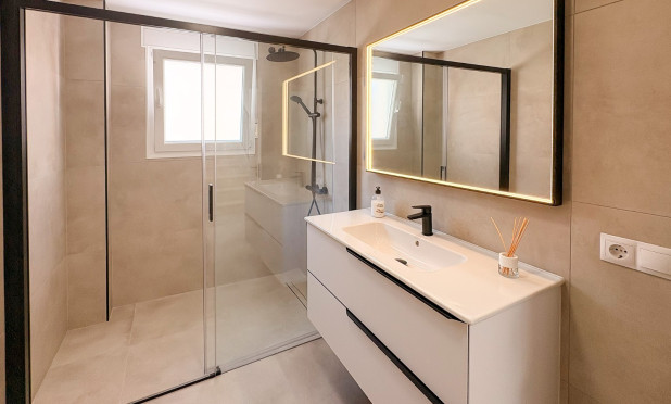 Resale - Semi-detached villa - El Campello - Pueblo Acantilado - Venta Lanuza