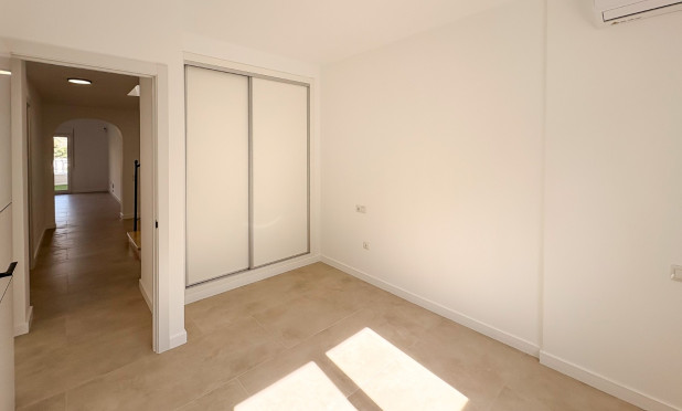 Resale - Semi-detached villa - El Campello - Pueblo Acantilado - Venta Lanuza