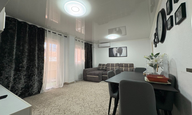 Resale - Apartment / flat - Torrevieja - Centro