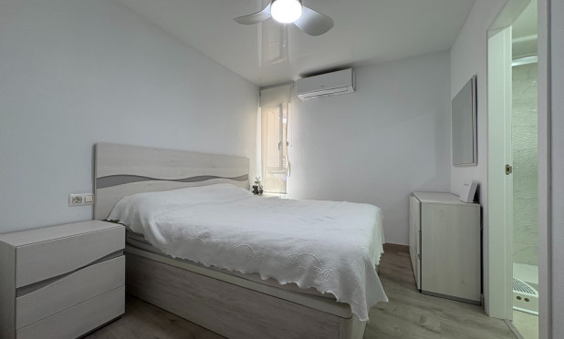 Resale - Apartment / flat - Torrevieja - Centro