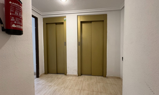 Resale - Apartment / flat - Torrevieja - Centro