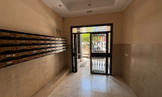 Resale - Apartment / flat - Torrevieja - Centro