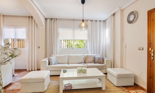 Resale - Villa - Orihuela Costa - La Regia