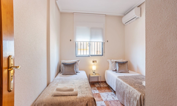 Resale - Villa - Orihuela Costa - La Regia