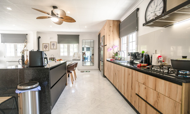 Herverkoop - Finca / Landelijke woning - La Marina