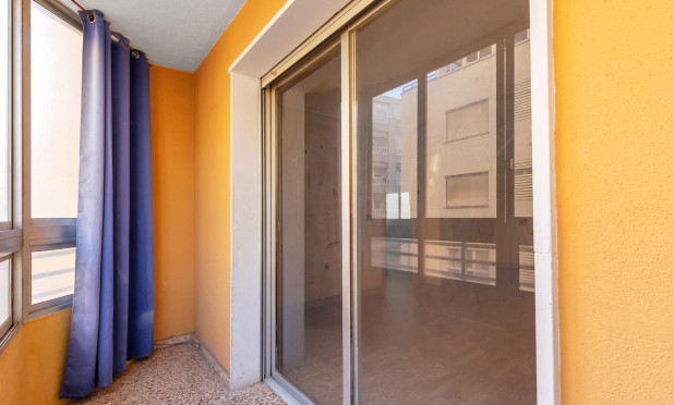 Resale - Apartment / flat - Torrevieja - Habaneras