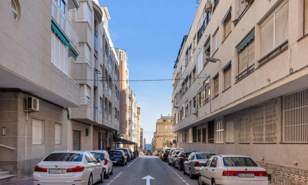Resale - Apartment / flat - Torrevieja - Habaneras