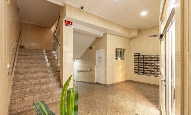 Resale - Apartment / flat - Torrevieja - Habaneras