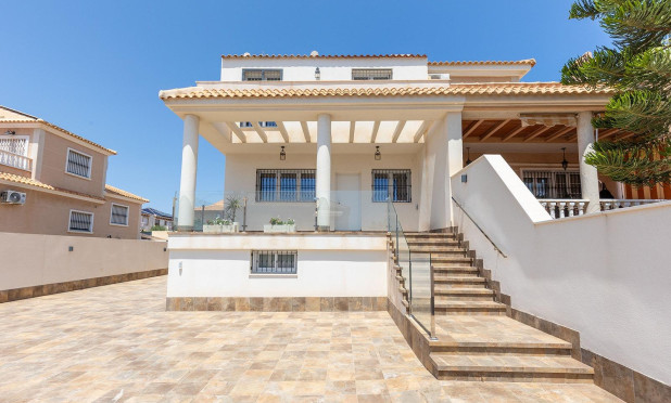 Revente - Villa - Torrevieja - Aguas Nuevas