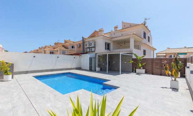 Revente - Villa - Torrevieja - Aguas Nuevas