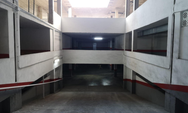 Revente - Parking - Torrevieja - Estacion de autobuses