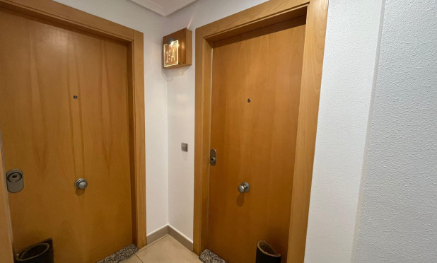 Resale - Apartment / flat - Torrevieja - La Mata