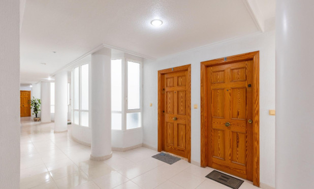 Resale - Apartment / flat - Torrevieja - Playa del Cura