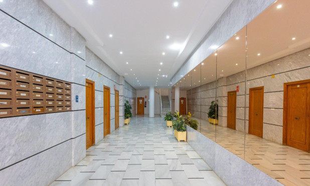 Resale - Apartment / flat - Torrevieja - Playa del Cura