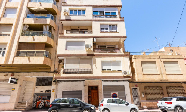 Resale - Apartment / flat - Torrevieja - Puerto Deportivo