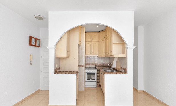 Resale - Apartment / flat - Torrevieja - Puerto Deportivo