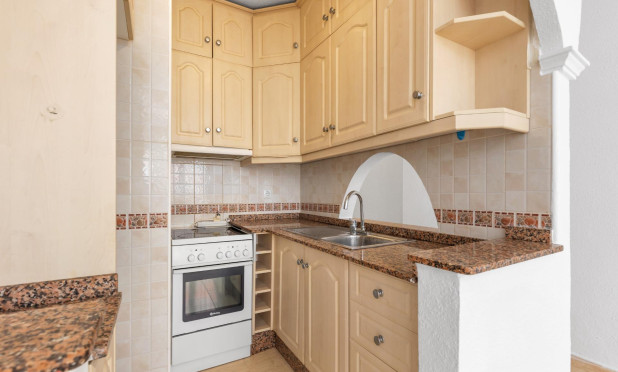 Resale - Apartment / flat - Torrevieja - Puerto Deportivo